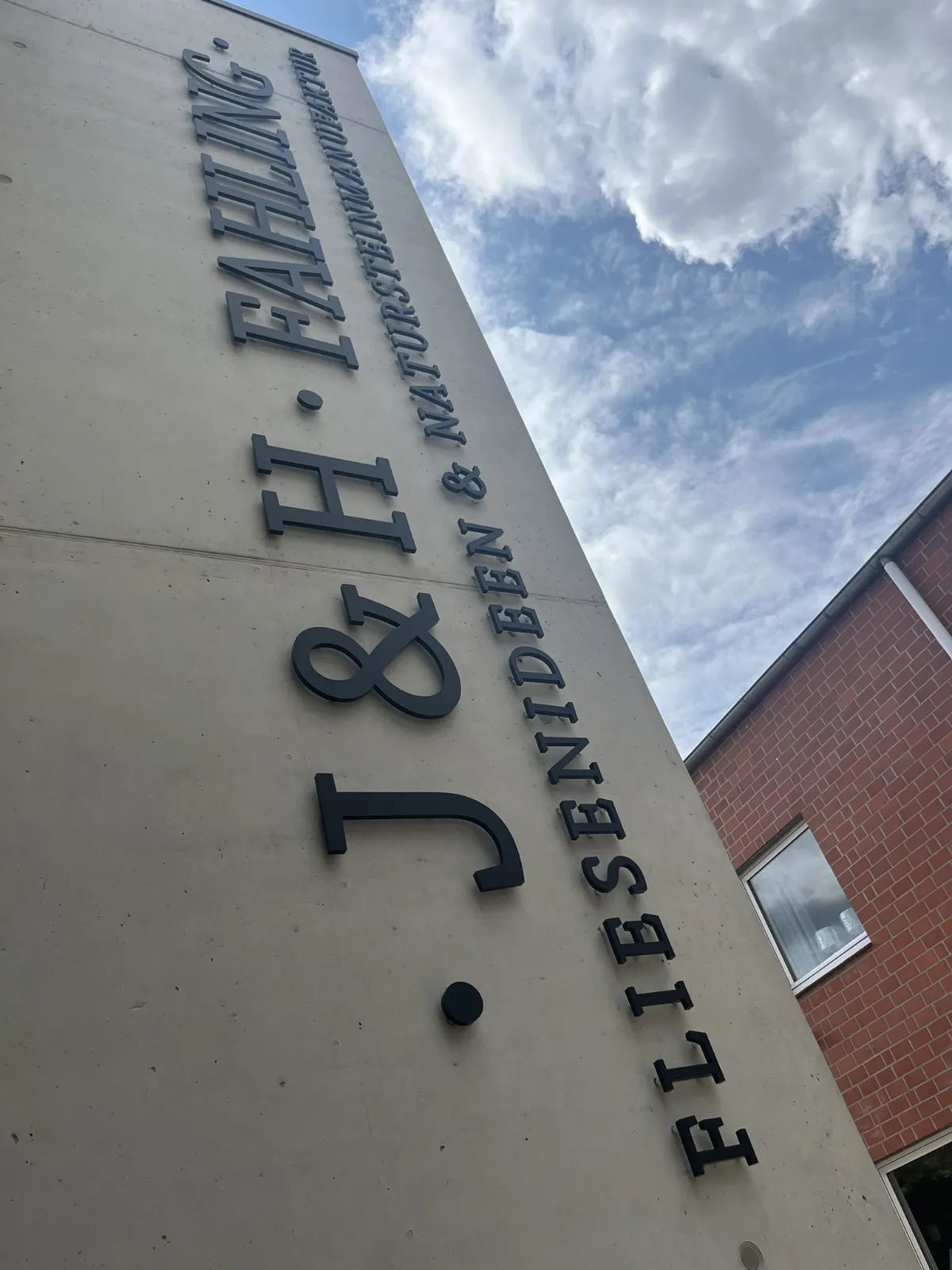 Lichtwerbung JH Fahling Lohne - Schriftzug