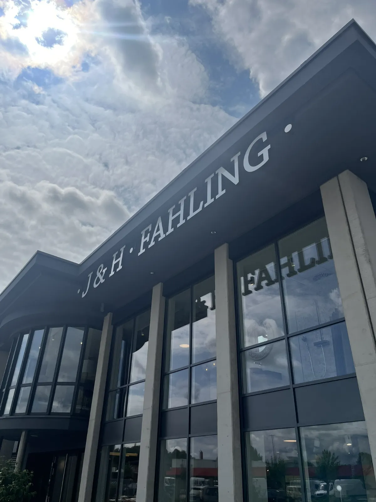 Lichtwerbung JH Fahling Lohne - Schriftzug in Nahaufnahme