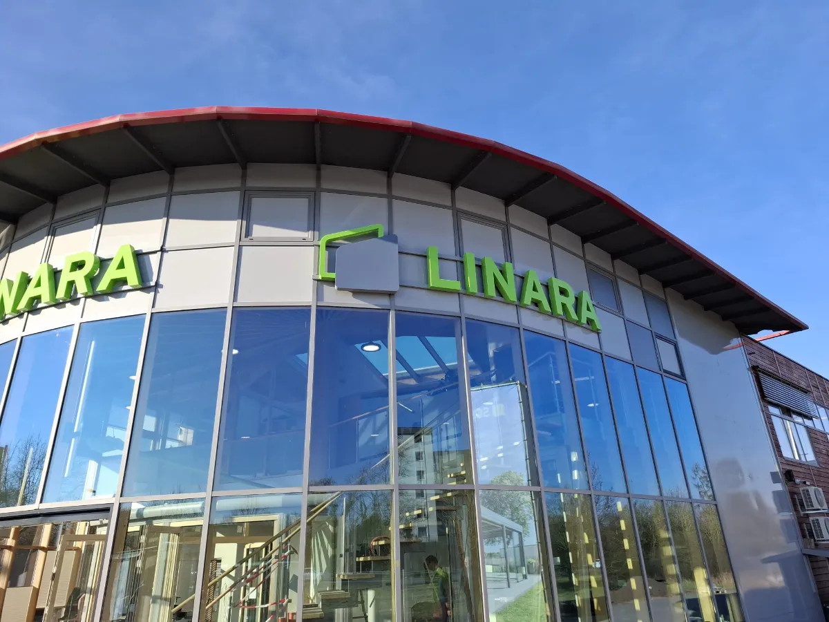 Lichtwerbung Lianara Telgte - zwei Schriftzüge