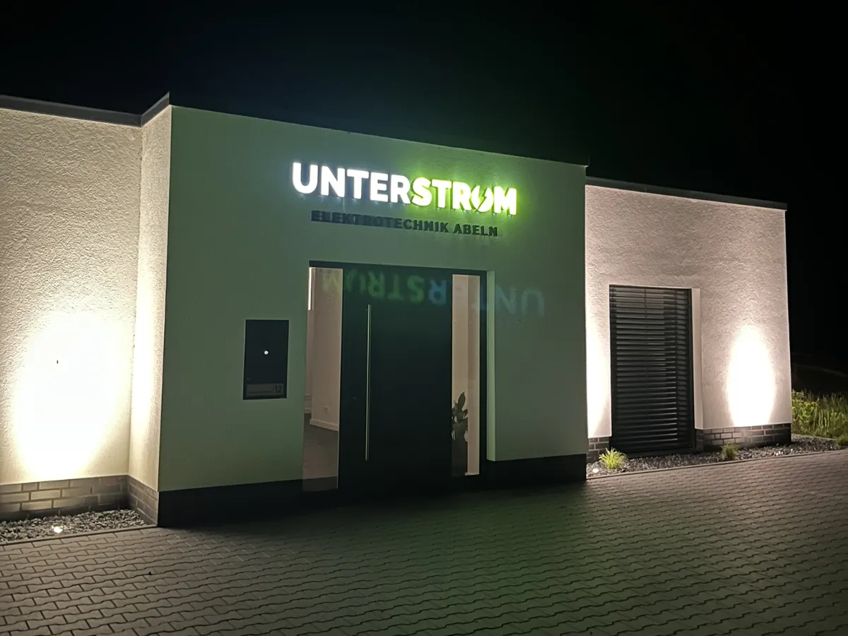 Lichtwerbung-Unter-Stro-Quakenrueck