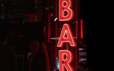 Die wichtigsten Fragen vor der Anschaffung von Lichtwerbung: Ein Leitfaden