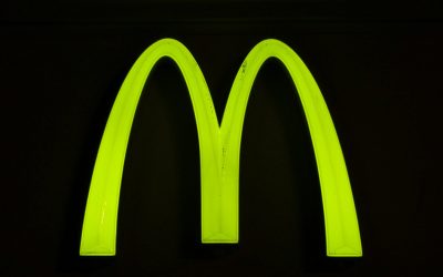 Franchise-Systeme: Einheitliche Lichtwerbung für starke Markenwirkung
